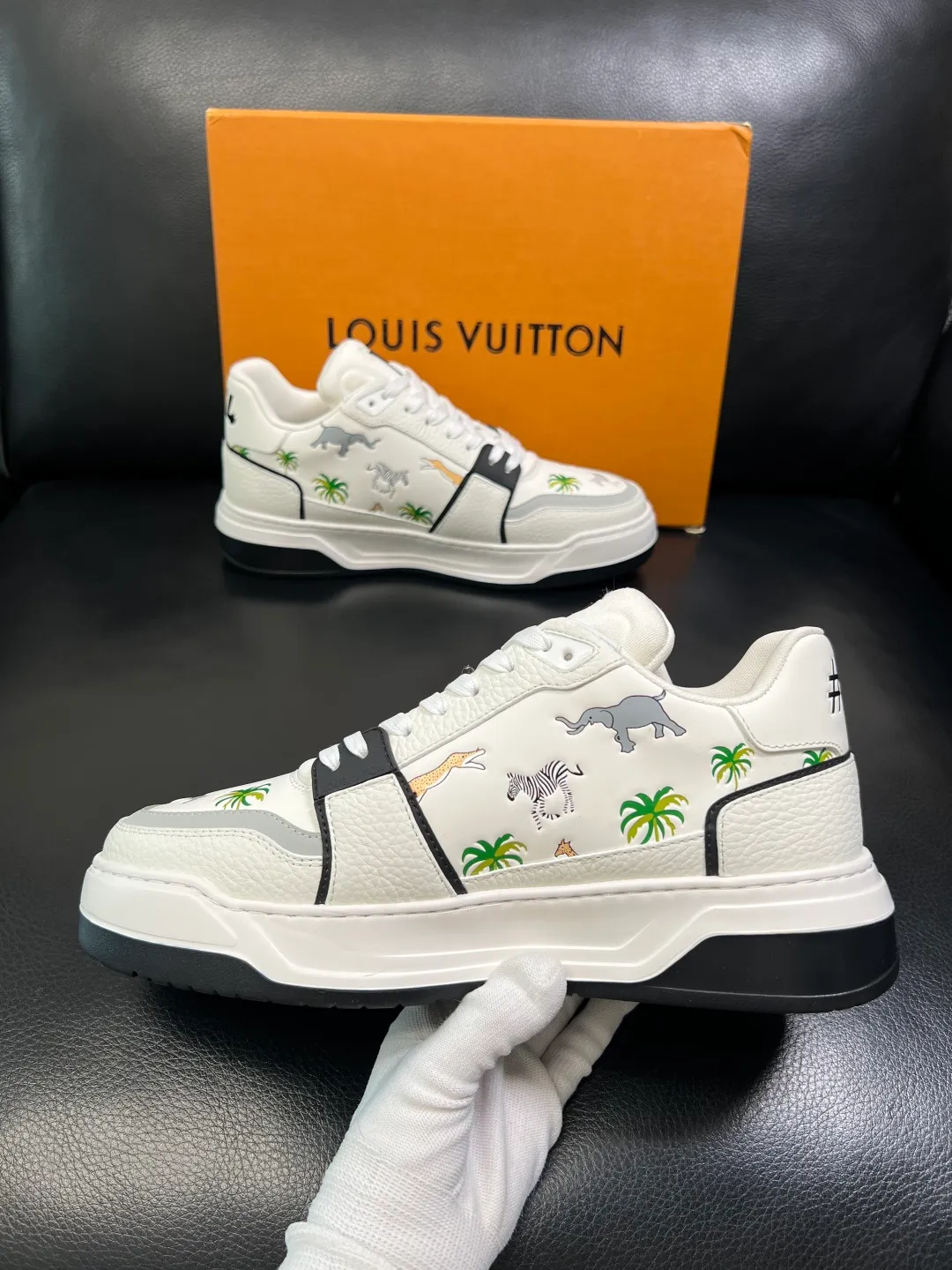 Men's shoes 💰 940 Lv high quality top crafts Louis Vuitton, sports sneakers counter synchronization, uppers imported from Italy, high-quality splicing colorful complex crafts, imported mesh pads soft and comfortable, soles: original soles specially provided by the original factory, T men's shoes 💰U exclusive movable molded soles super comfortable, original factory single goods, code number 39-44 (customized 38 45)